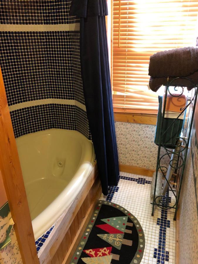 Smokies Bed And Breakfast - Evergreen Cottage Inn Pigeon Forge Bagian luar foto