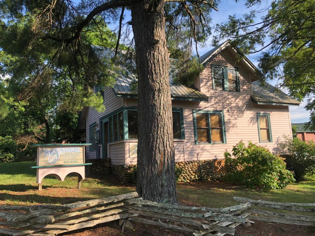 Smokies Bed And Breakfast - Evergreen Cottage Inn Pigeon Forge Bagian luar foto