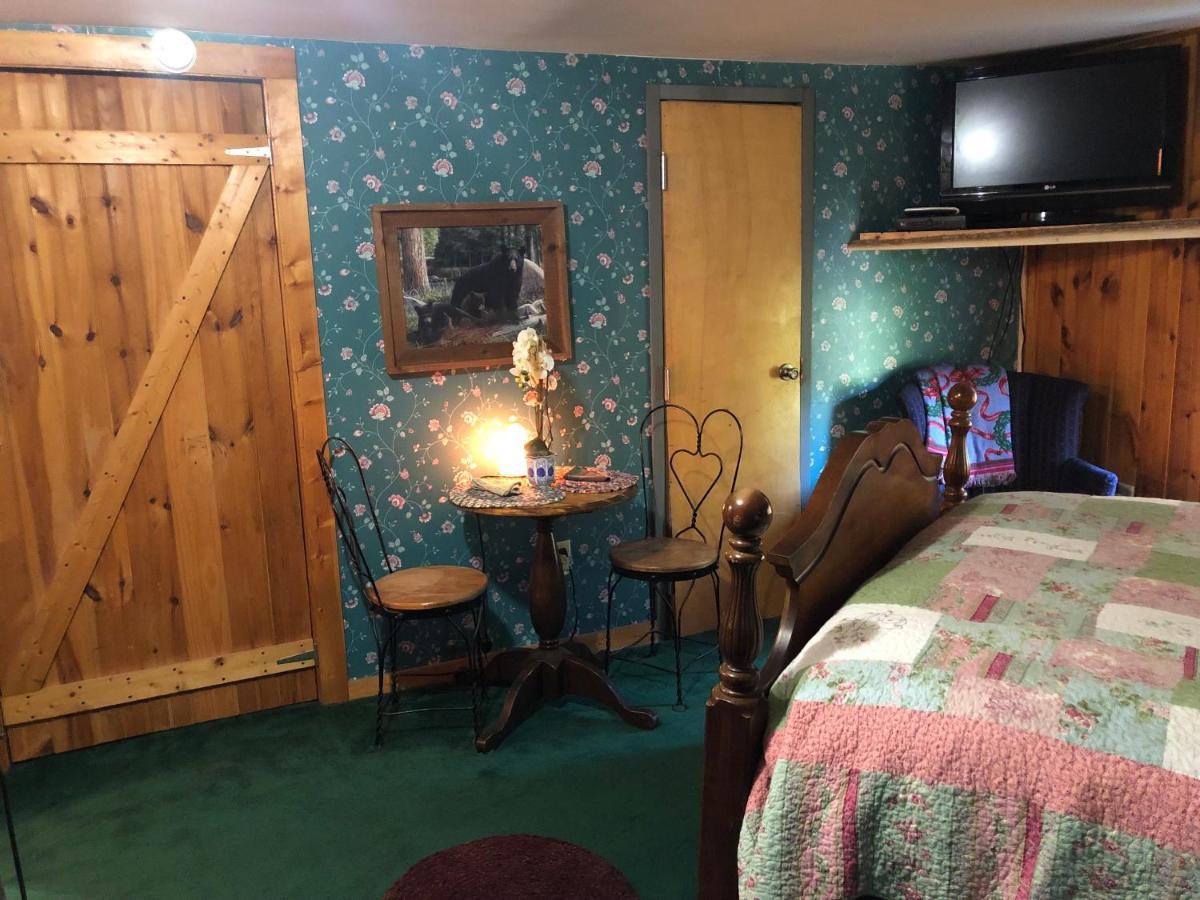 Smokies Bed And Breakfast - Evergreen Cottage Inn Pigeon Forge Bagian luar foto